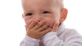 С чем может быть связана частая икота у ребенка и что нужно делать?