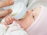 Почему у грудничка при грудном вскармливании очень жидкий стул желтого цвета
